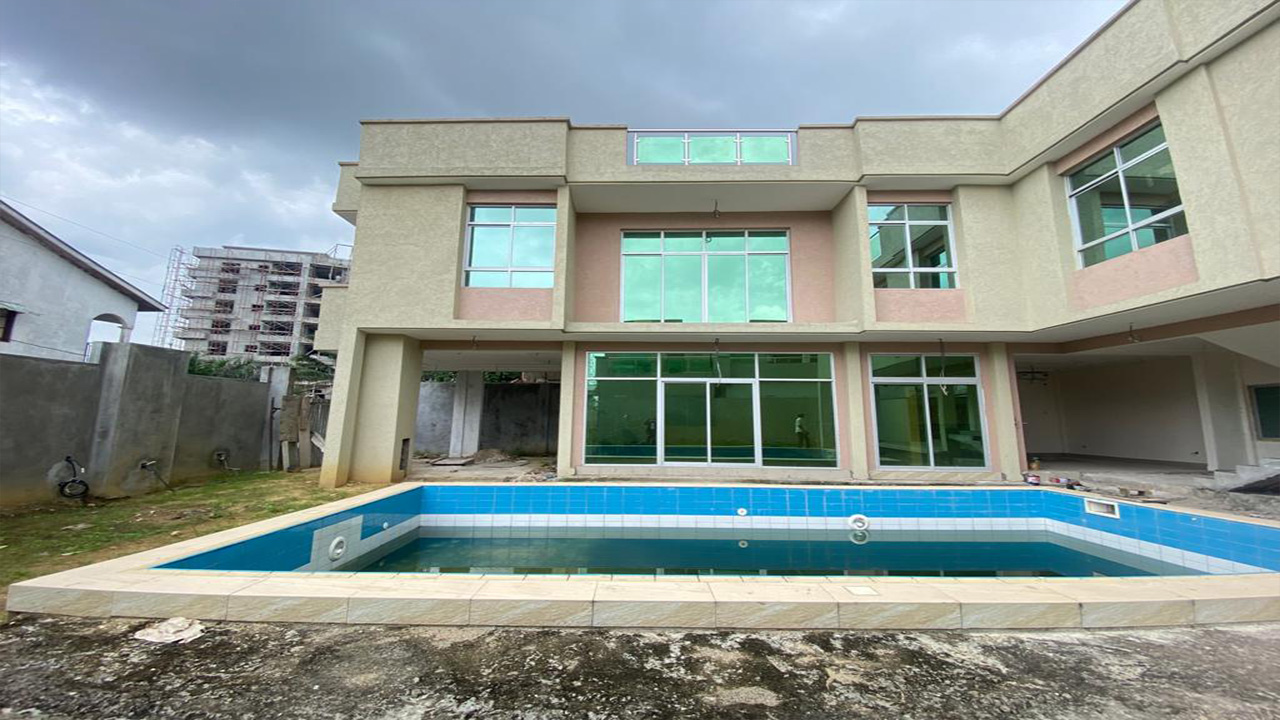 Villa avec Piscine / A Louer